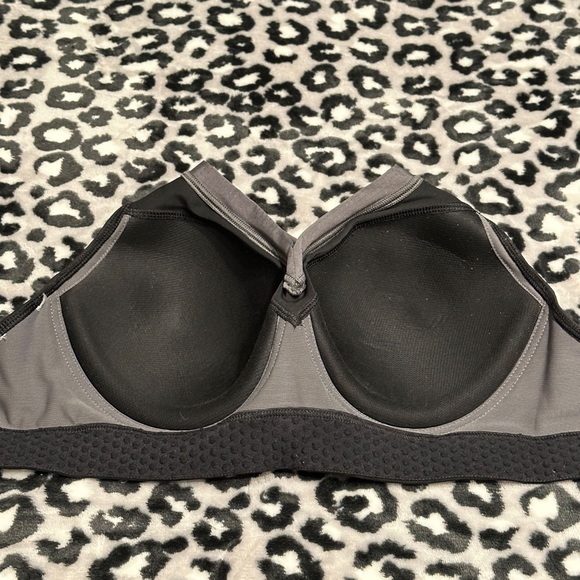 Adidas 34D Black & Gray Cross-back Adjustable Straps Sports Bra - Picture 5 of 11